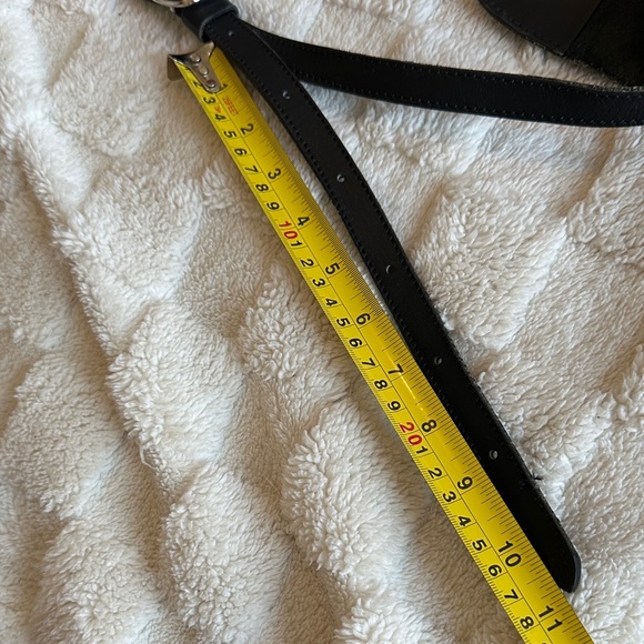 Vintage Chic Black Crossbody Bag with Buckle - Picture 14 of 16